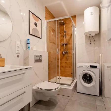 아파트 Naturalny - Blisko Centrum By Spaceapart 옐레니아구라